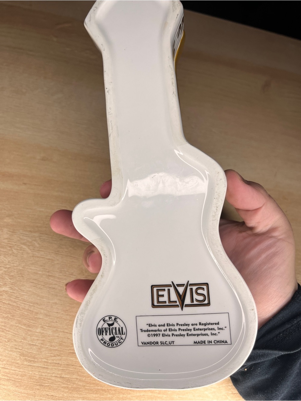 Elvis Presley Signature Guitar Porcelain Trinket Box - Picture 7 of 9